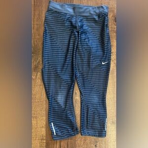 Nike cropped womens leggings XS extra smsll drifit stripes